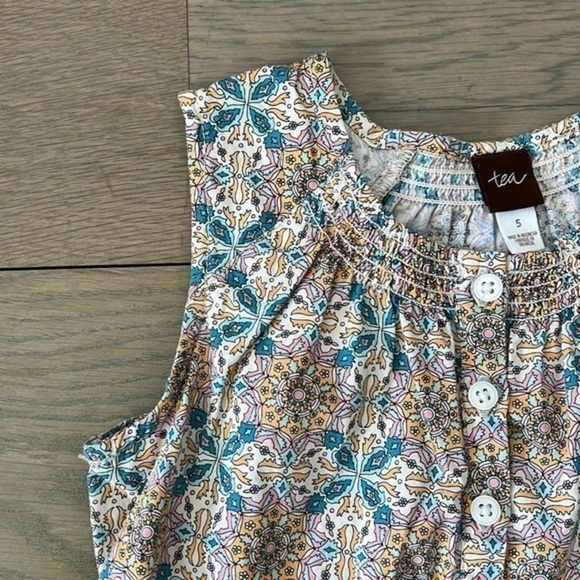 𝅺tea COLLECTION Sleeveless Patterned Top - Picture 2 of 4